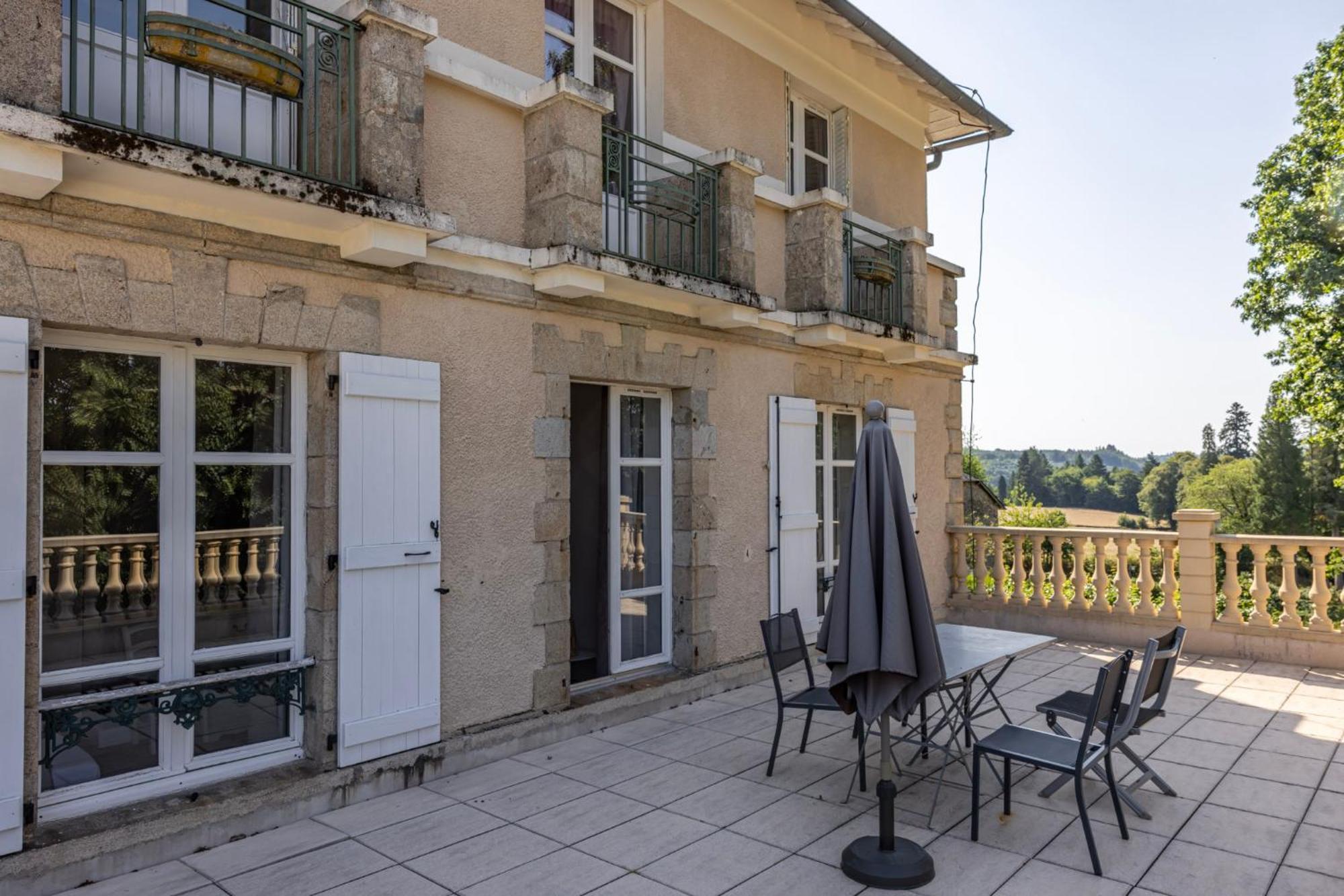 Domaine De La Clauzure La Roche-Canillac Exterior foto